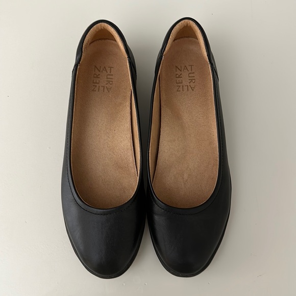 Naturalizer black flats - Picture 1 of 2
